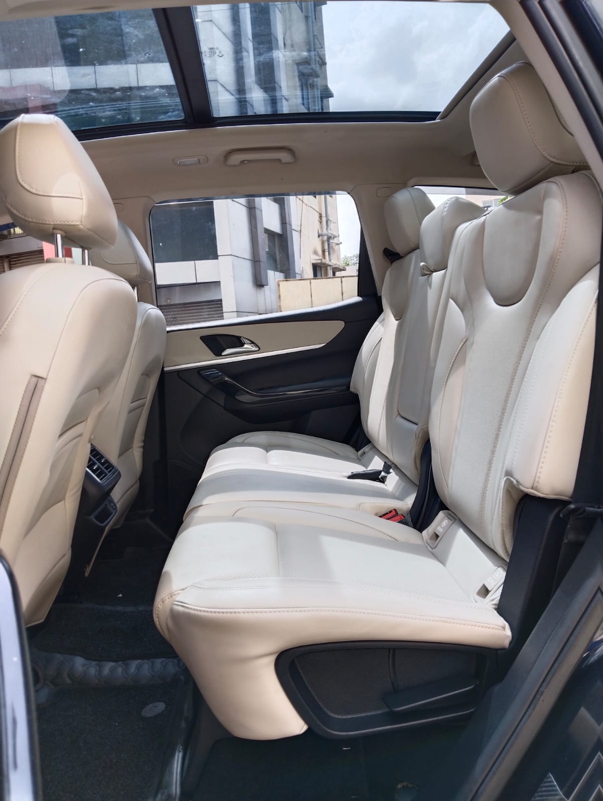 Mahindra XUV 700