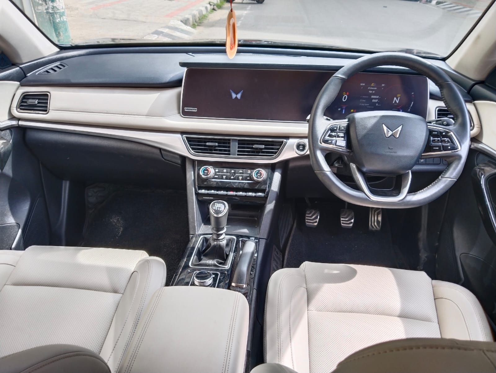 Mahindra XUV 700
