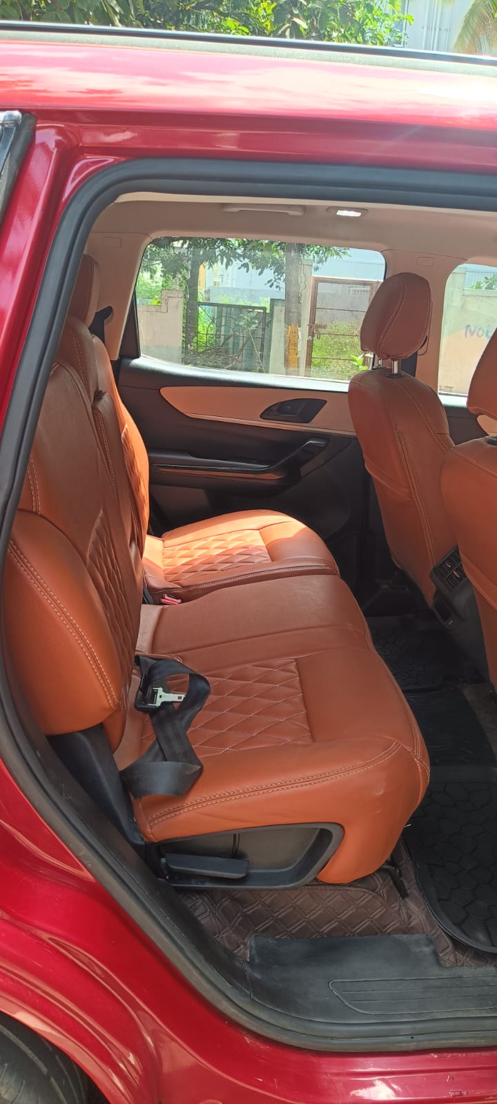 Mahindra XUV 700